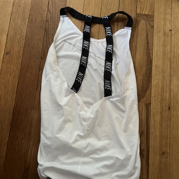 size small white nike dri fit tank - Picture 2 of 2